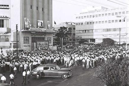 Предвыборный митинг партии Ахдут Ха-авода в центре Тель-Авива. 1955 г. Фото Ф. КоХена. Государственное бюро печати. Израиль.